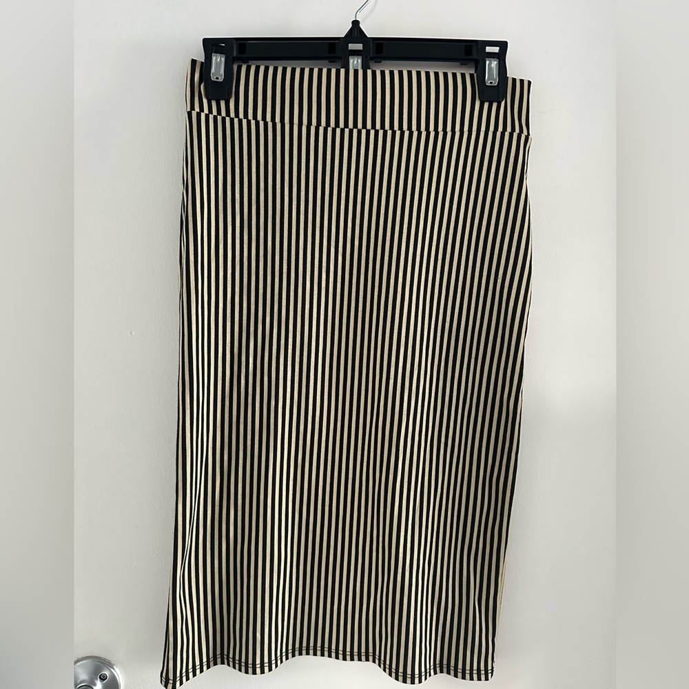 🌻 Azules Black and Cream Striped Pencil Skirt 🌻